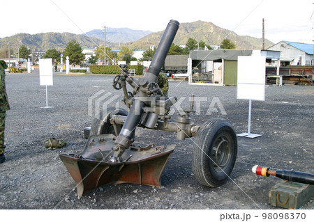 展示される陸上自衛隊の迫撃砲 展示される陸上自衛隊の迫撃砲 98098370