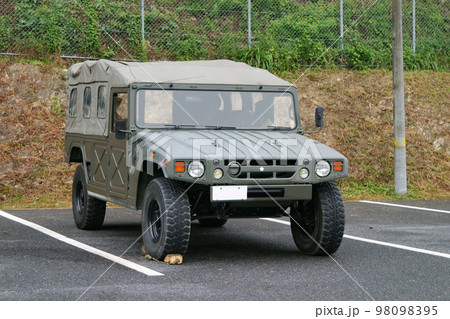 駐車中の陸上自衛隊 高機動車 駐車中の陸上自衛隊 高機動車 98098395