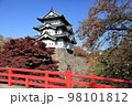 秋の弘前城 98101812