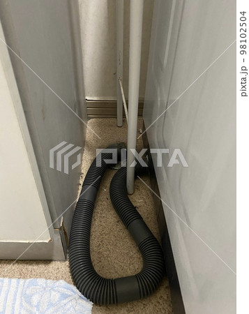 洗濯機脇の配管 98102504