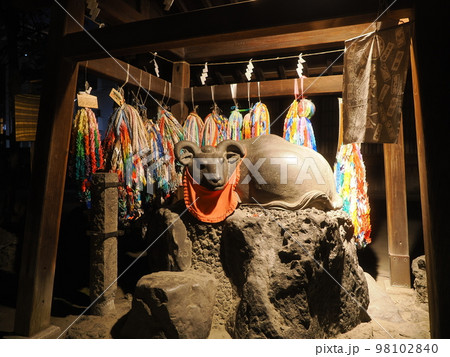 東京・牛嶋神社の撫で牛 98102840