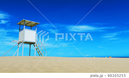 真夏の本須賀海水浴場の風景(千葉県山武市本須賀) 真夏の本須賀海水浴場の風景(千葉県山武市本須賀) 98103253