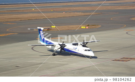 全日空 プロペラ機 機体 全景 中部国際空港 全日空 プロペラ機 機体 全景 中部国際空港 98104262