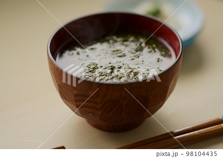 アカモク(ギバサ)の味噌汁 98104435