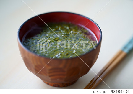 アカモク(ギバサ)の味噌汁 98104436