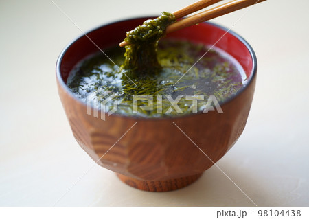 アカモク(ギバサ)の味噌汁 98104438