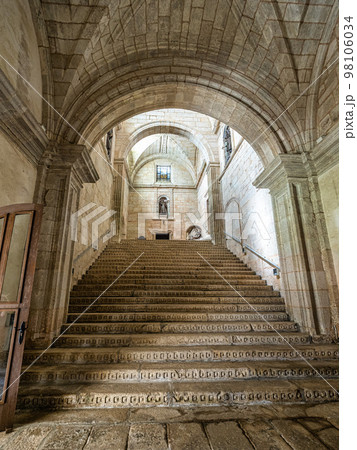 Interior of the monastery of Oseira at Ourense, Galicia, Spain. Monasterio de Santa Maria la Real de Oseira 98106034