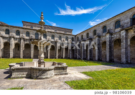 Courtyard of the monastery of Oseira at Ourense, Galicia, Spain. Monasterio de Santa Maria la Real de Oseira Courtyard of the monastery of Oseira at Ourense, Galicia, Spain. Monasterio de Santa Maria la Real de Oseira 98106039
