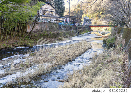 袋田の滝近くの滝川の風景 茨城県大子町 袋田の滝近くの滝川の風景 茨城県大子町 98106282