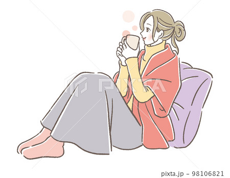 温かい飲み物を飲む女性 温かい飲み物を飲む女性 98106821