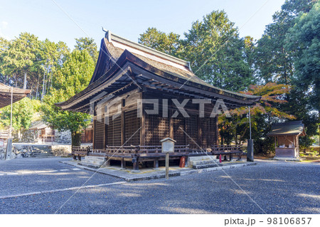 秋の日吉大社　東本宮　樹下宮拝殿（滋賀県大津市坂本） 98106857