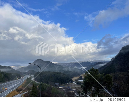 砥石ヶ丘　京都縦貫由良川PAから見た風景 98106901