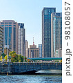 大阪中之島 土佐堀川に架かる淀屋橋と高層ビル群 98108057
