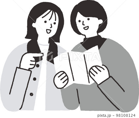 パンフレットを見る二人の女性（モノクロ風2） 98108124