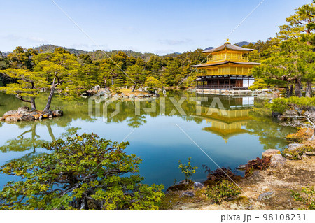 古都京都　世界遺産　金閣寺（鹿苑寺）　舎利殿（金閣） 98108231