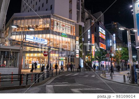 《神奈川県》川崎駅前夜の繁華街・京急川崎駅付近 98109014