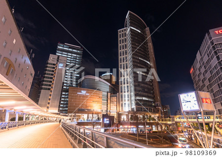 《神奈川県》川崎駅西口・夜の都市風景 98109369