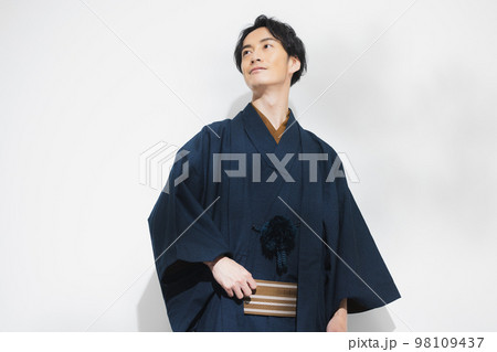 着物の男性　 98109437
