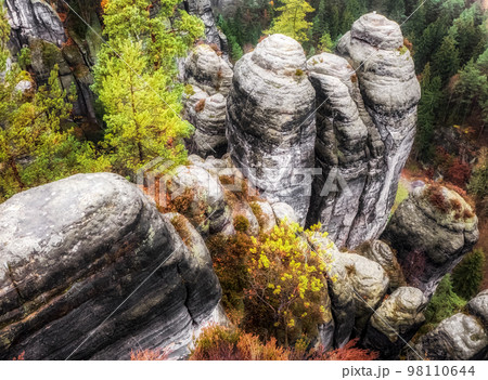 Rock formations in deep autumn forest 98110644
