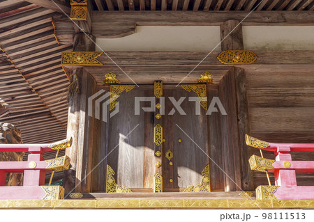 日吉大社　東本宮　本殿扉の金細工 98111513