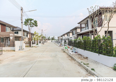 construction residential new house in progress at building site 98112128