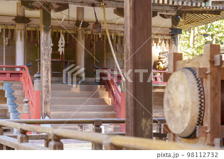 日吉大社 西本宮拝殿 和太鼓(滋賀県大津市坂本) 日吉大社 西本宮拝殿 和太鼓(滋賀県大津市坂本) 98112732