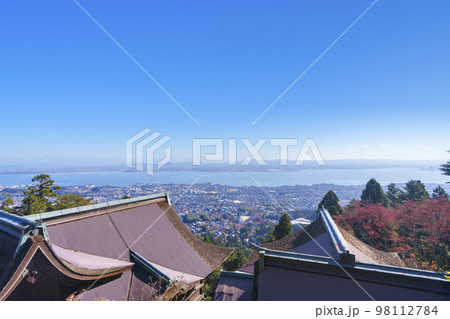 秋の日吉大社　三宮・牛尾宮から琵琶湖を一望（滋賀県大津市坂本） 98112784