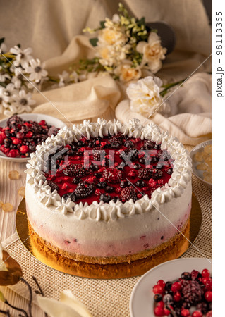 Forest berry mousse cake Forest berry mousse cake 98113355
