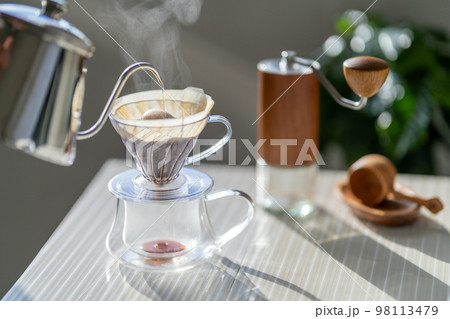 珈琲 コーヒー ハンドドリップ HARIO V60 抽出 湯気 白ストライプ 珈琲 コーヒー ハンドドリップ HARIO V60 抽出 湯気 白ストライプ 98113479