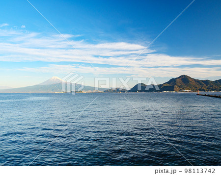 伊豆半島から見た富士山(冬・沼津市) 伊豆半島から見た富士山(冬・沼津市) 98113742
