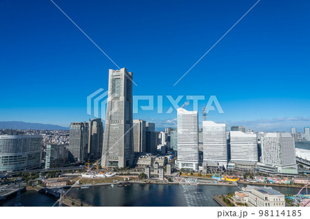 快晴の日の横浜みなとみらい都市風景 快晴の日の横浜みなとみらい都市風景 98114185
