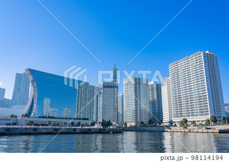 開発が進み横浜の沿岸エリア 98114194