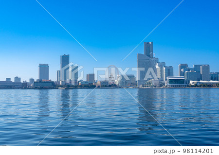 横浜ウォーターフロントの都市風景 98114201
