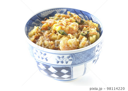 野菜と海老のかき揚げ丼を白背景で撮影 野菜と海老のかき揚げ丼を白背景で撮影 98114220