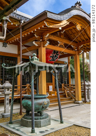 大阪府高槻市の本行寺の妙見堂 大阪府高槻市の本行寺の妙見堂 98114372