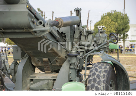 陸上自衛隊の火砲155mm榴弾砲(FH70)のメカニカルな部分 98115136