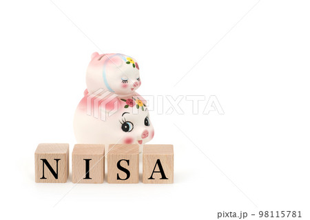 NISAイメージ　積み木を見つめる豚の親子（貯金箱） 98115781