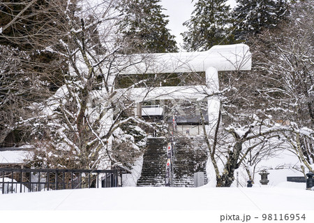 冬の土津神社 白い鳥居と参道 福島県猪苗代町 冬の土津神社 白い鳥居と参道 福島県猪苗代町 98116954
