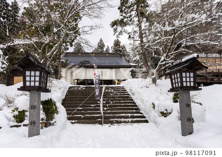 冬の土津神社 本殿と参道 福島県猪苗代町 冬の土津神社 本殿と参道 福島県猪苗代町 98117091