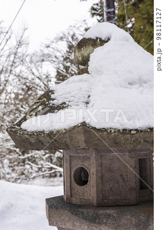 冬の土津神社 参道の石灯籠 福島県猪苗代町 冬の土津神社 参道の石灯籠 福島県猪苗代町 98117127