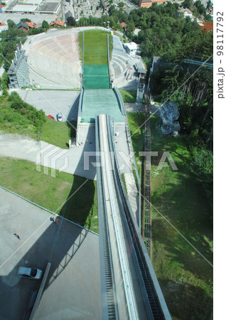 オーストリア、インスブルック、ベルクイーゼルスキージャンプ台、展望台、冬季オリンピック会場 98117792