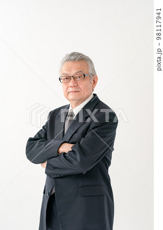 シニア　ビジネスマン　ポートレート 98117941