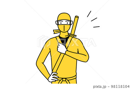 胸を叩く忍者のコスプレをした男性 98118104