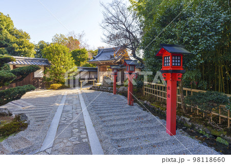 延暦寺里坊の律院　参道（滋賀県大津市坂本） 98118660