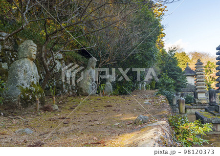 慈眼堂　阿弥陀如来石像十三体（滋賀県大津市坂本） 98120373