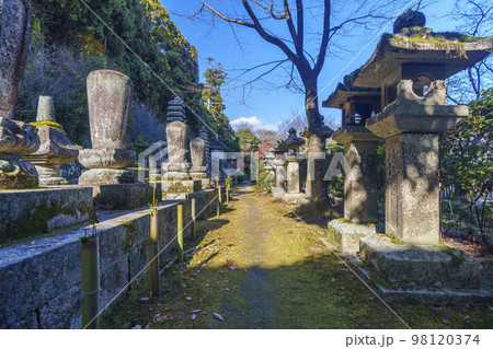 慈眼堂　石燈籠・供養塔（滋賀県大津市坂本） 98120374