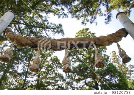 奈良　大神神社　縄鳥居 98120758