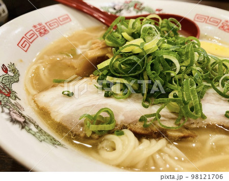 鶏白湯醬油のラーメン 98121706