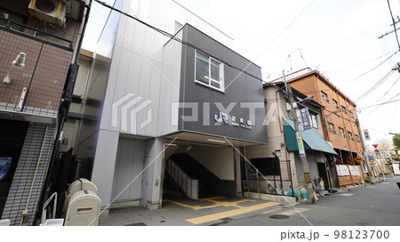 JR大和路線の加美駅 98123700