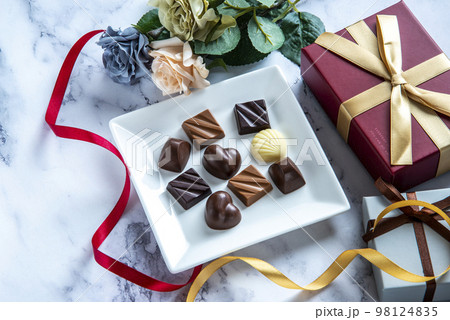 チョコレート　バレンタインイメージ 98124835